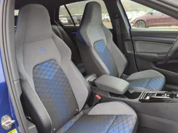 VW Golf VIII R 4M Navi LED Pano Head-UP! Harman Kar