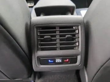 VW Golf VIII R 4M Navi LED Pano Head-UP! Harman Kar