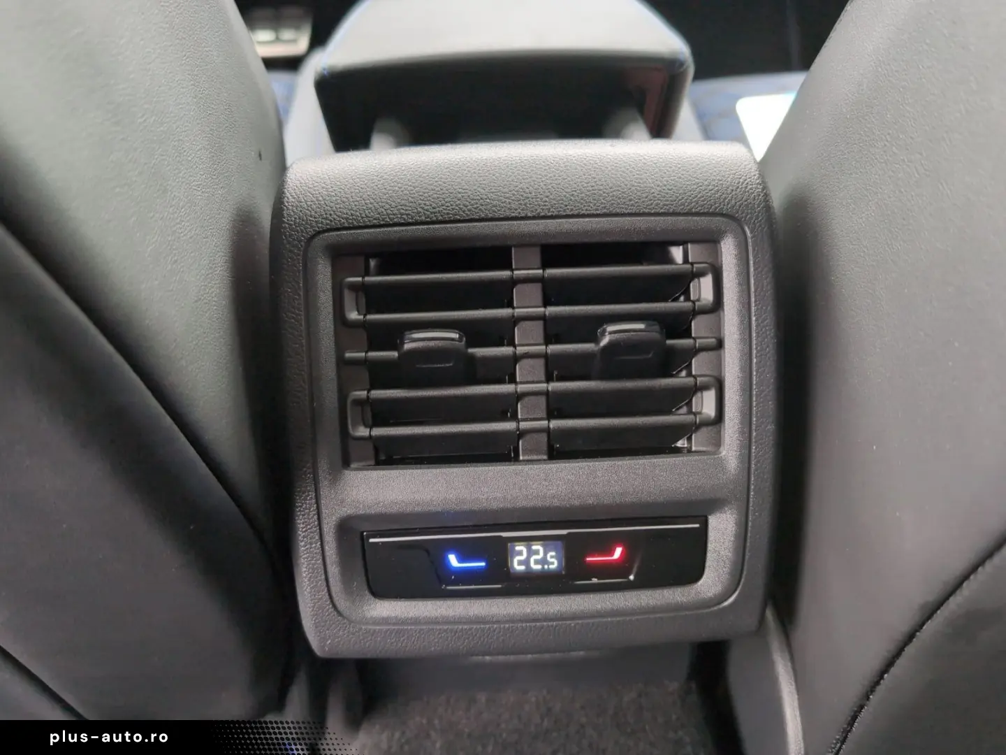 VW Golf VIII R 4M Navi LED Pano Head-UP! Harman Kar