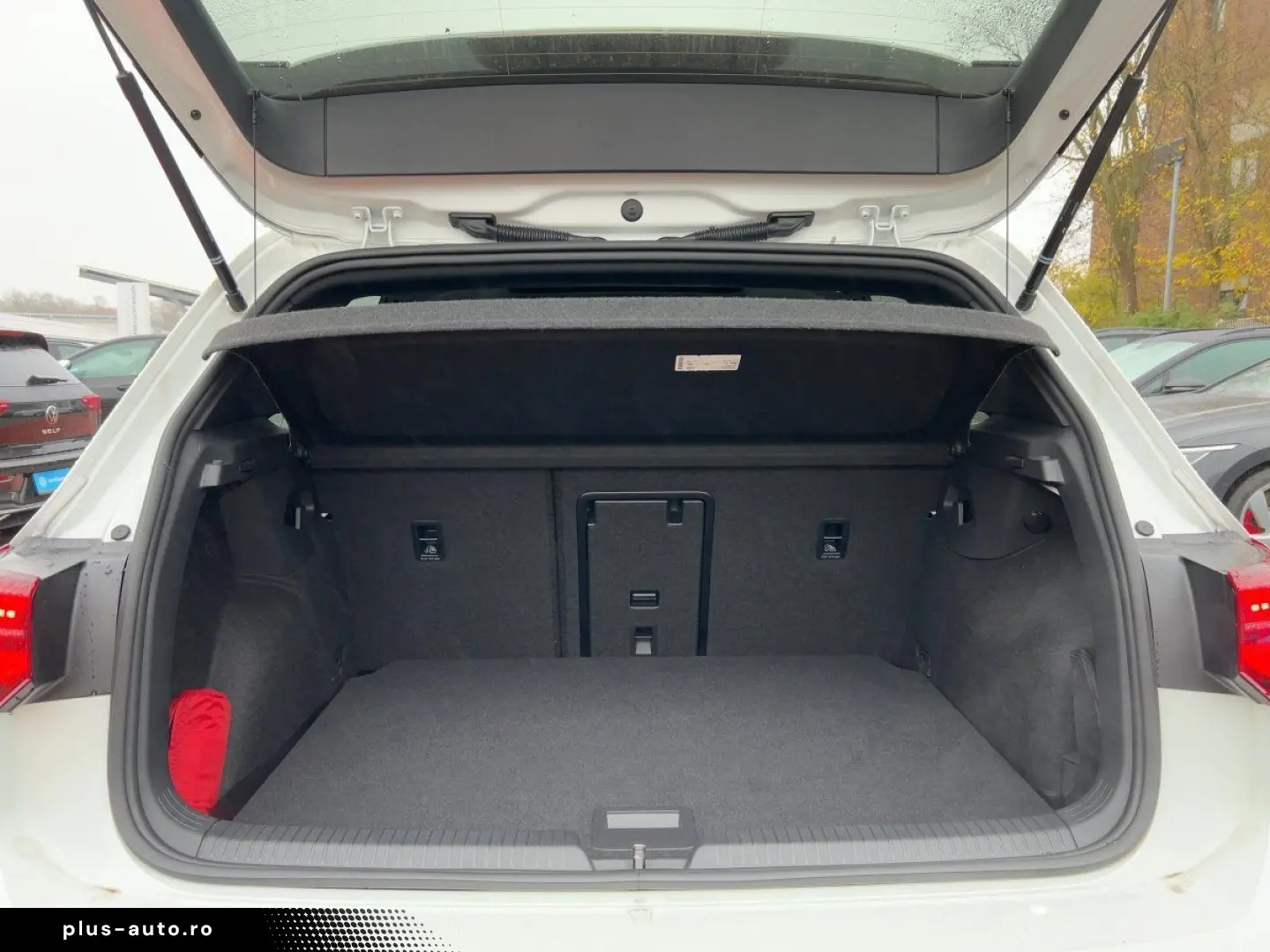 VW Golf VIII R 4M 2.0 TSI DSG MATRIX PANO NAVI DCC