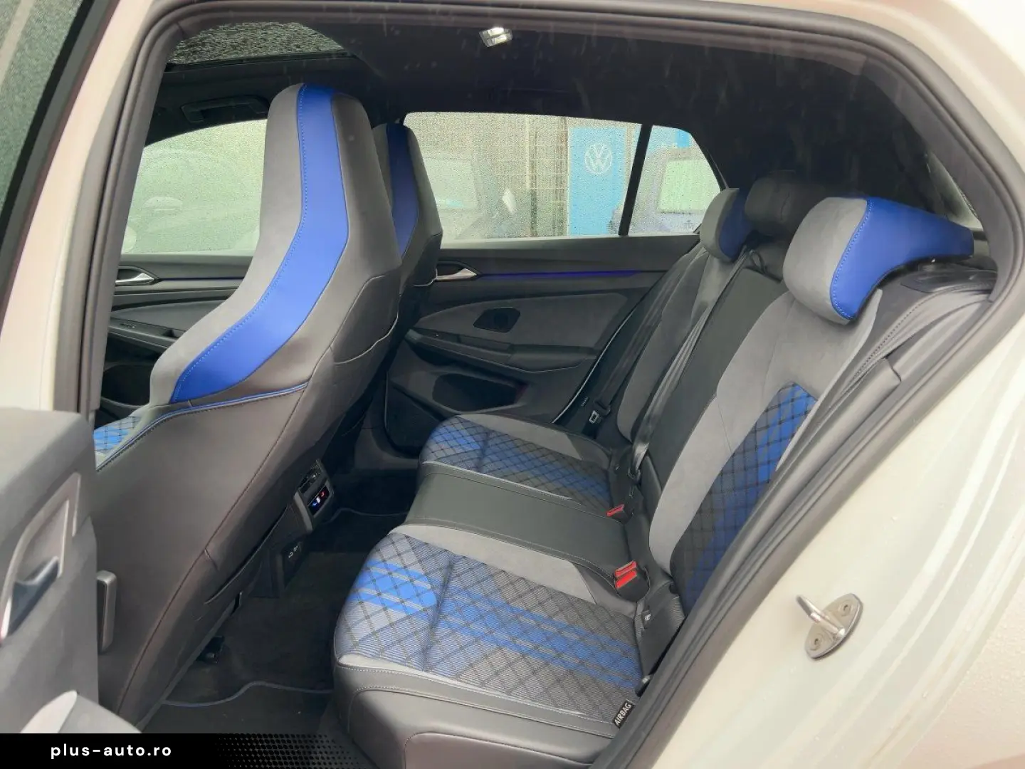 VW Golf VIII R 4M 2.0 TSI DSG MATRIX PANO NAVI DCC