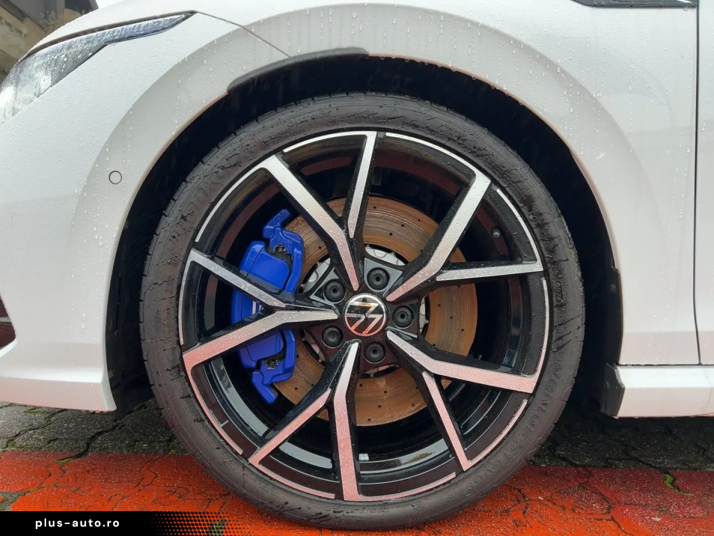 VW Golf VIII R 4M 2.0 TSI DSG MATRIX PANO NAVI DCC