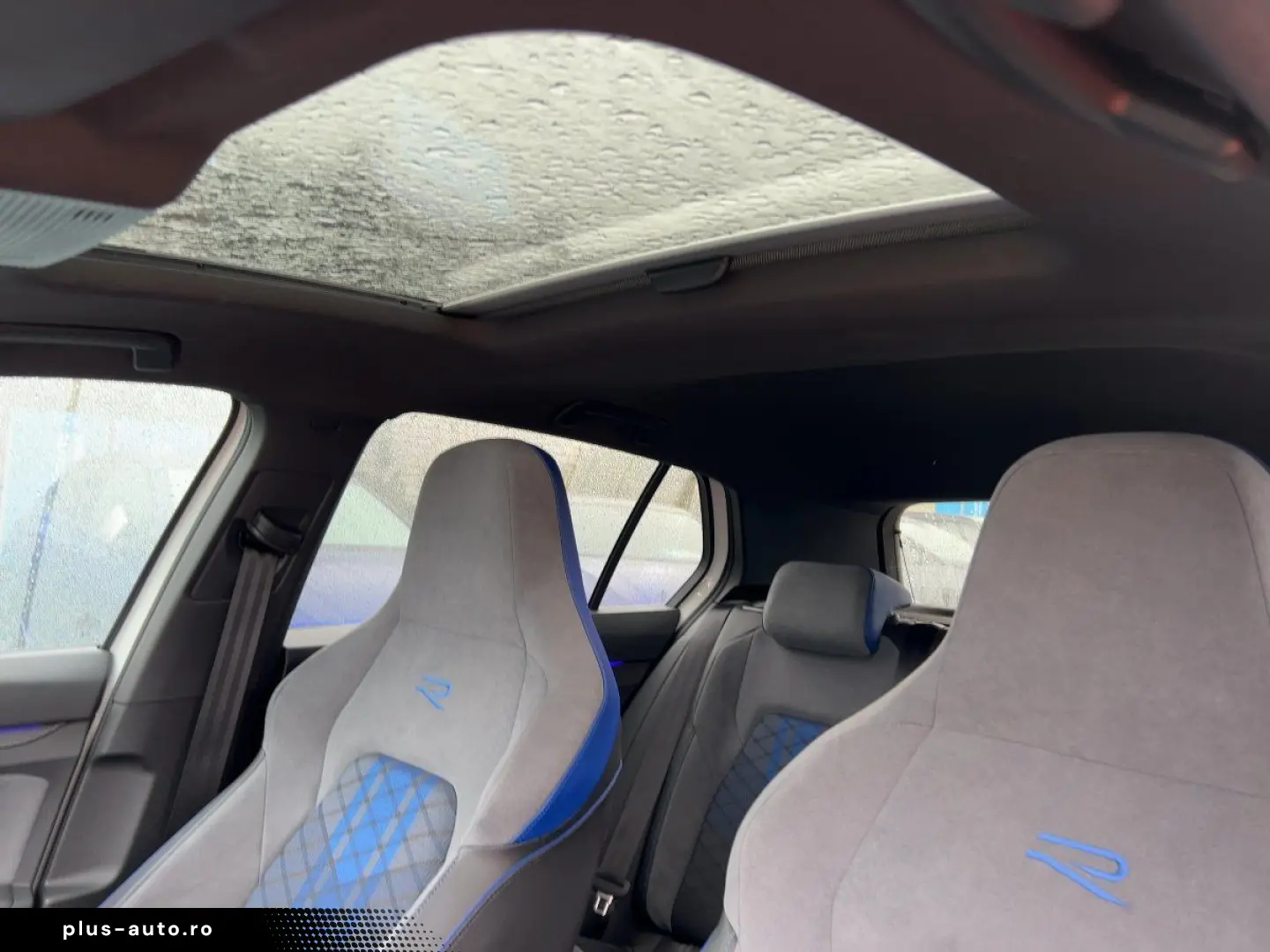 VW Golf VIII R 4M 2.0 TSI DSG MATRIX PANO NAVI DCC