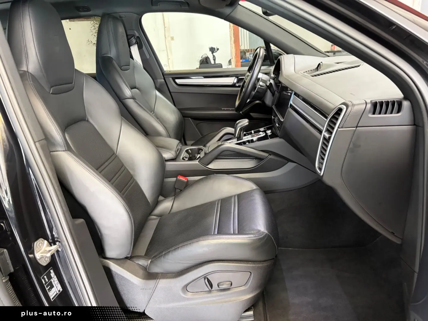 PORSCHE Cayenne Platinum Edition 1.Hand   Porsche Scheck