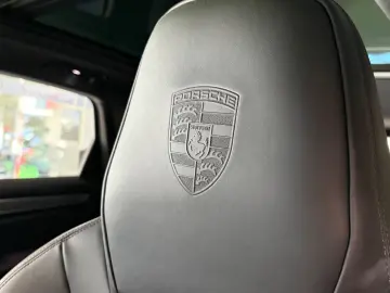 PORSCHE Cayenne Platinum Edition 1.Hand   Porsche Scheck