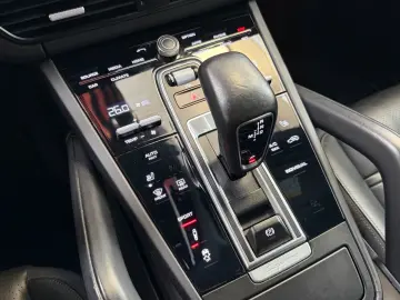 PORSCHE Cayenne Platinum Edition 1.Hand   Porsche Scheck