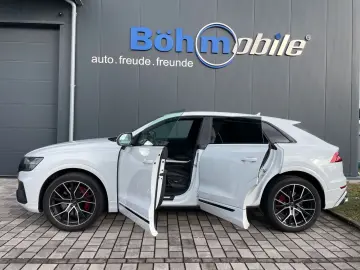 AUDI SQ8 4.0 TFSI Pano AHK STDHZG HUD 22 Zoll MWST