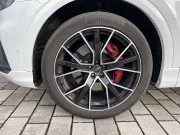 AUDI SQ8 4.0 TFSI Pano AHK STDHZG HUD 22 Zoll MWST