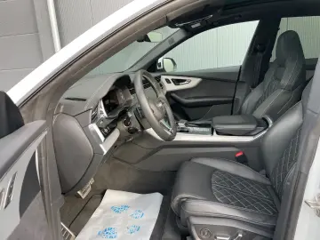 AUDI SQ8 4.0 TFSI Pano AHK STDHZG HUD 22 Zoll MWST