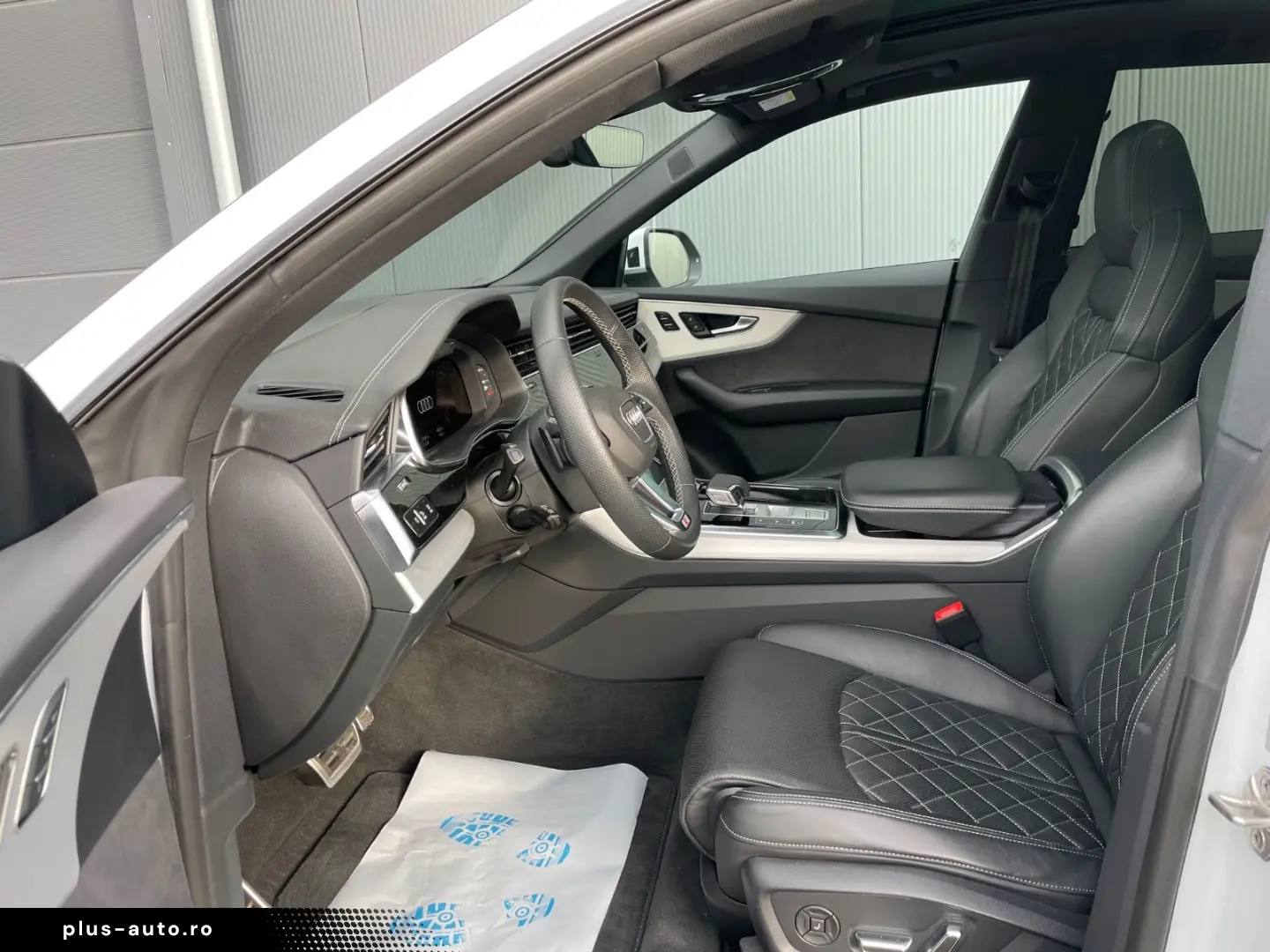 AUDI SQ8 4.0 TFSI Pano AHK STDHZG HUD 22 Zoll MWST