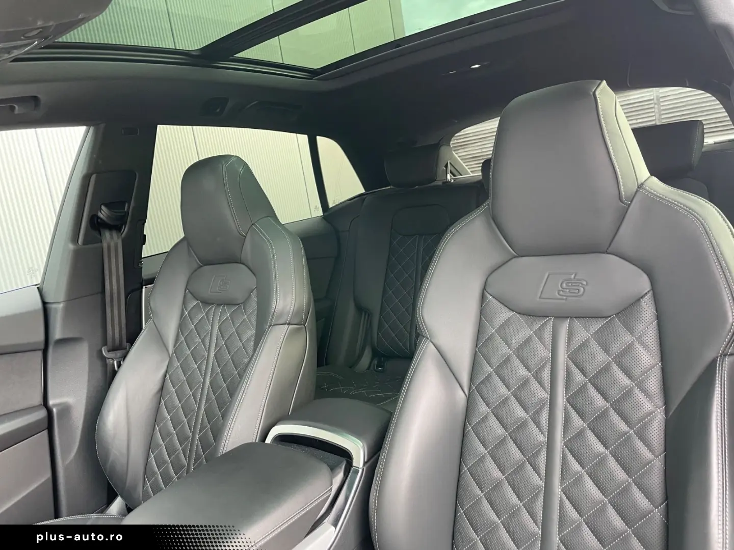 AUDI SQ8 4.0 TFSI Pano AHK STDHZG HUD 22 Zoll MWST