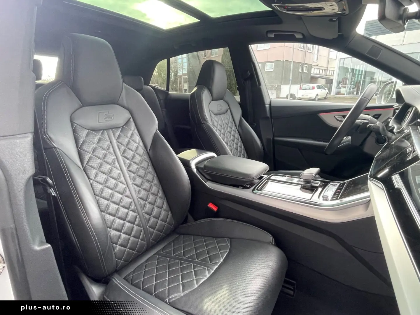 AUDI SQ8 4.0 TFSI Pano AHK STDHZG HUD 22 Zoll MWST