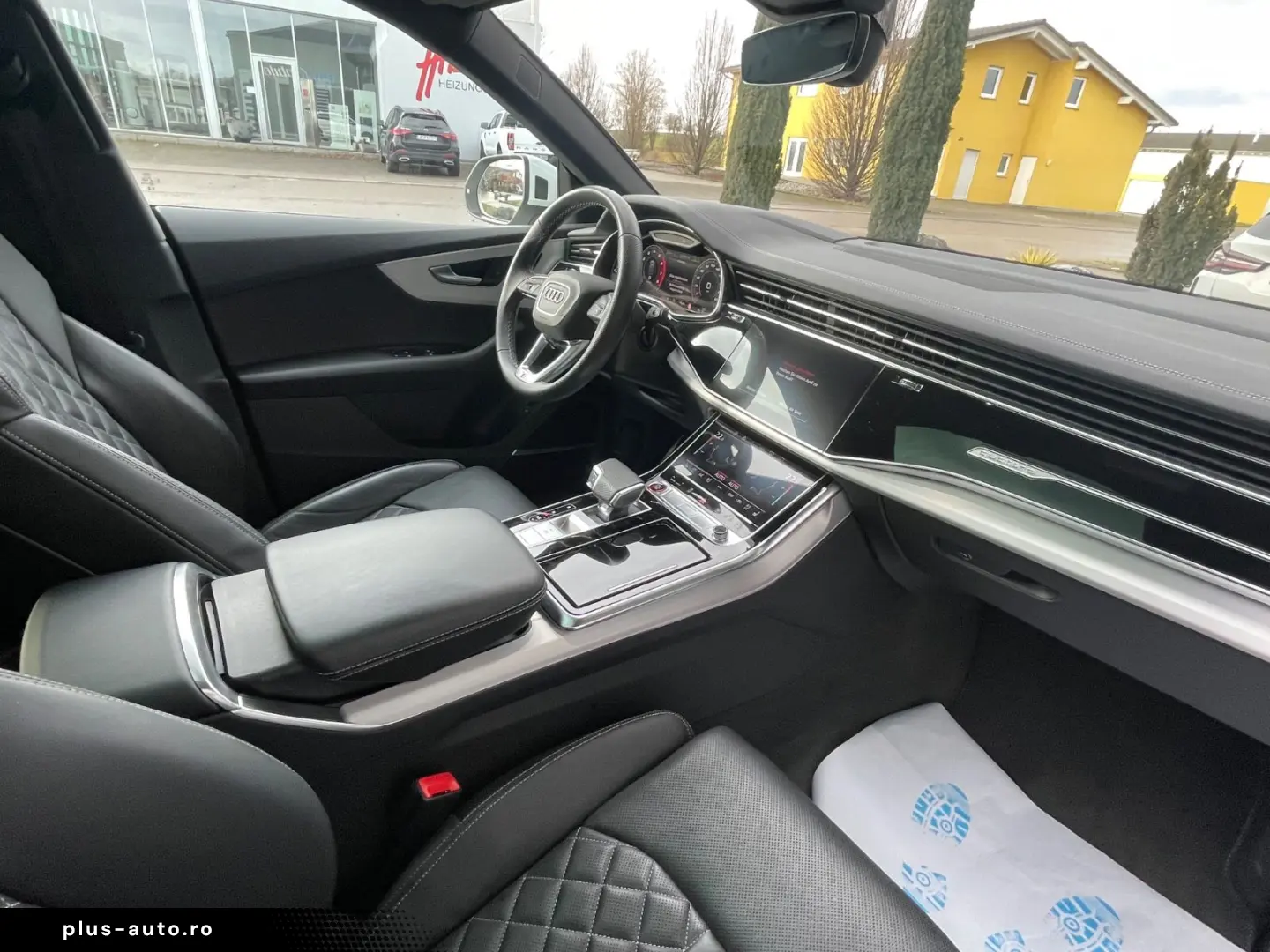 AUDI SQ8 4.0 TFSI Pano AHK STDHZG HUD 22 Zoll MWST