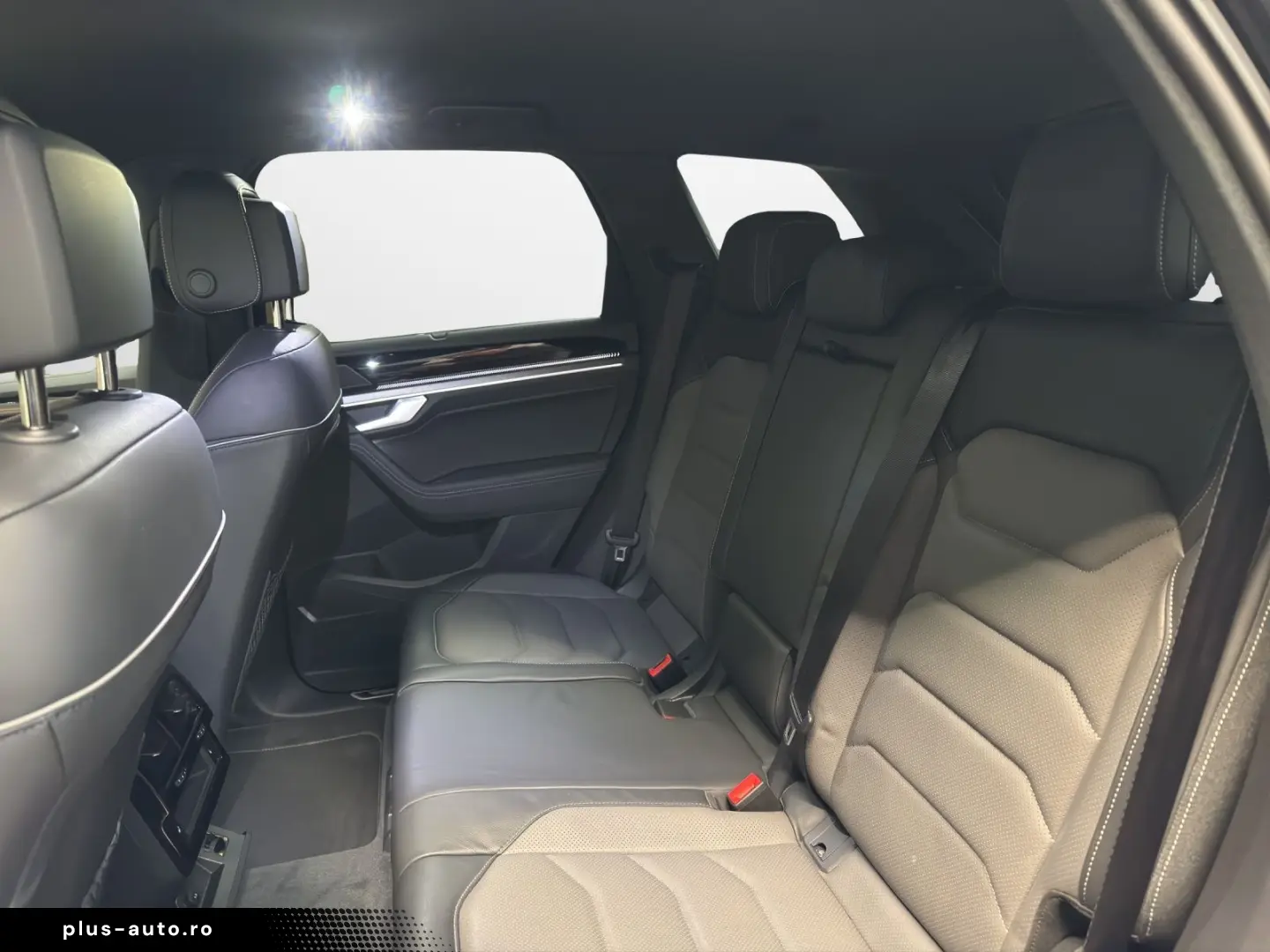 VW Touareg 3.0 TDI 4M R-Line Black Style  AHK Stand