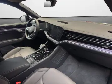 VW Touareg 3.0 TDI 4M R-Line Black Style  AHK Stand