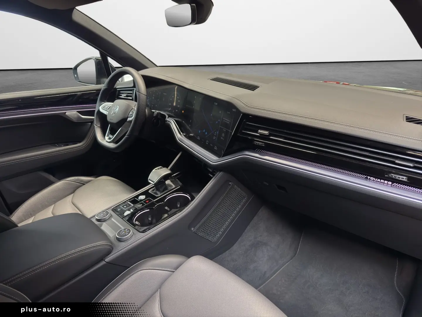 VW Touareg 3.0 TDI 4M R-Line Black Style  AHK Stand