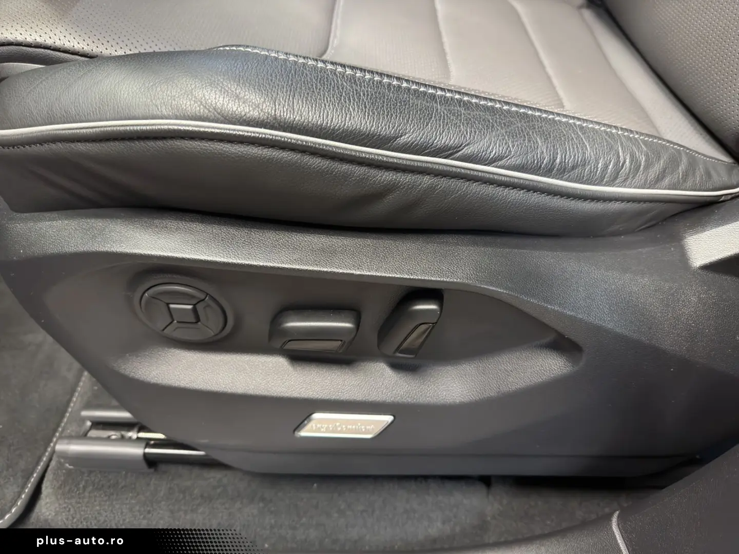 VW Touareg 3.0 TDI 4M R-Line Black Style  AHK Stand