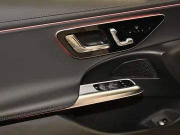 MERCEDES-BENZ E 300 de AMG Sport Advanced  Standhz. Distr.