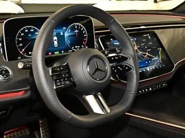 MERCEDES-BENZ E 300 de AMG Sport Advanced  Standhz. Distr.