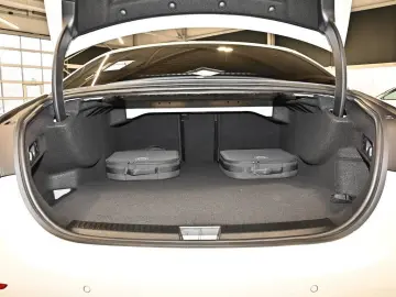 MERCEDES-BENZ E 300 de AMG Sport Advanced  Standhz. Distr.