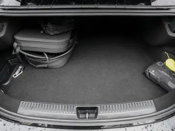 MERCEDES-BENZ E 300 de 4M AMG-LINE PANO HUD DISTRONIC BURM