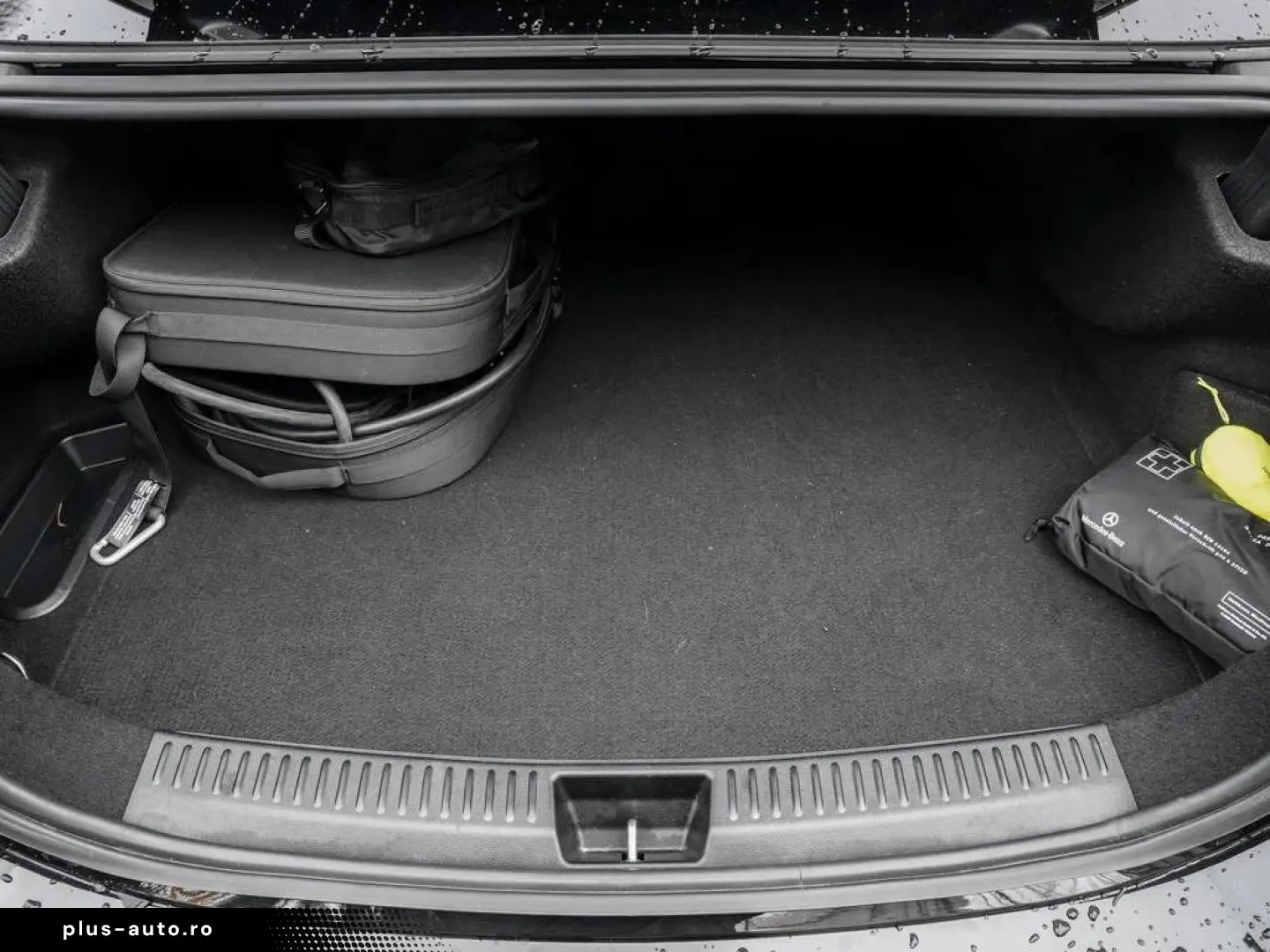 MERCEDES-BENZ E 300 de 4M AMG-LINE PANO HUD DISTRONIC BURM