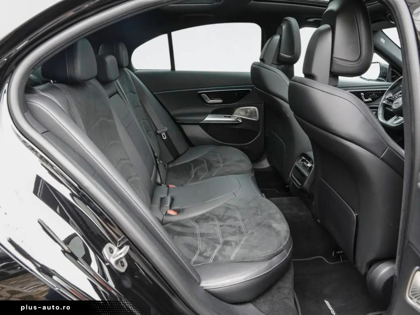 MERCEDES-BENZ E 300 de 4M AMG-LINE PANO HUD DISTRONIC BURM