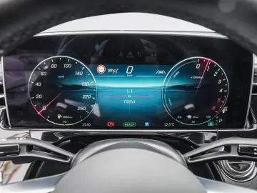 MERCEDES-BENZ E 300 de 4M AMG-LINE PANO HUD DISTRONIC BURM