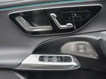 MERCEDES-BENZ E 300 de 4M AMG-LINE PANO HUD DISTRONIC BURM