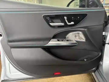 MERCEDES-BENZ E 300 e 4M AMG PANO AHK NIGHT SUPERSCREEN