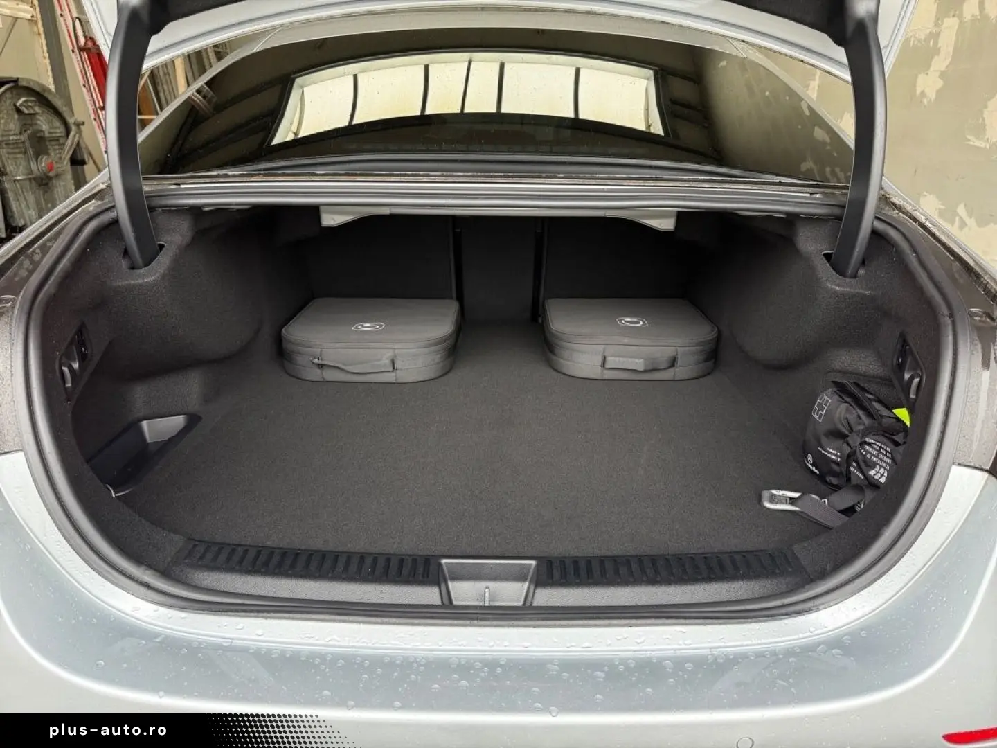 MERCEDES-BENZ E 300 e 4M AMG PANO AHK NIGHT SUPERSCREEN