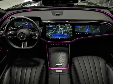 MERCEDES-BENZ E 300 de 4M AMG  Superscreen Pano 360 Kam