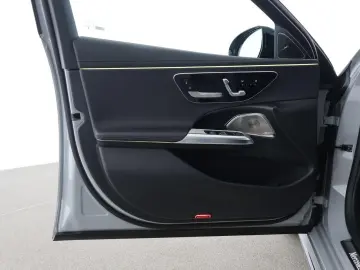 MERCEDES-BENZ E 400 e 4M AMG Massage Pano  HUD Superscreen