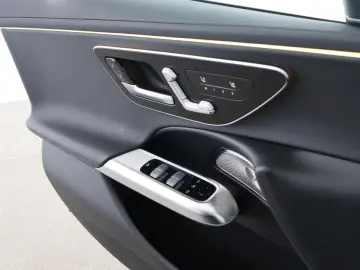 MERCEDES-BENZ E 400 e 4M AMG Massage Pano  HUD Superscreen