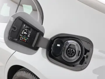 MERCEDES-BENZ E 400 e 4M AMG Massage Pano  HUD Superscreen