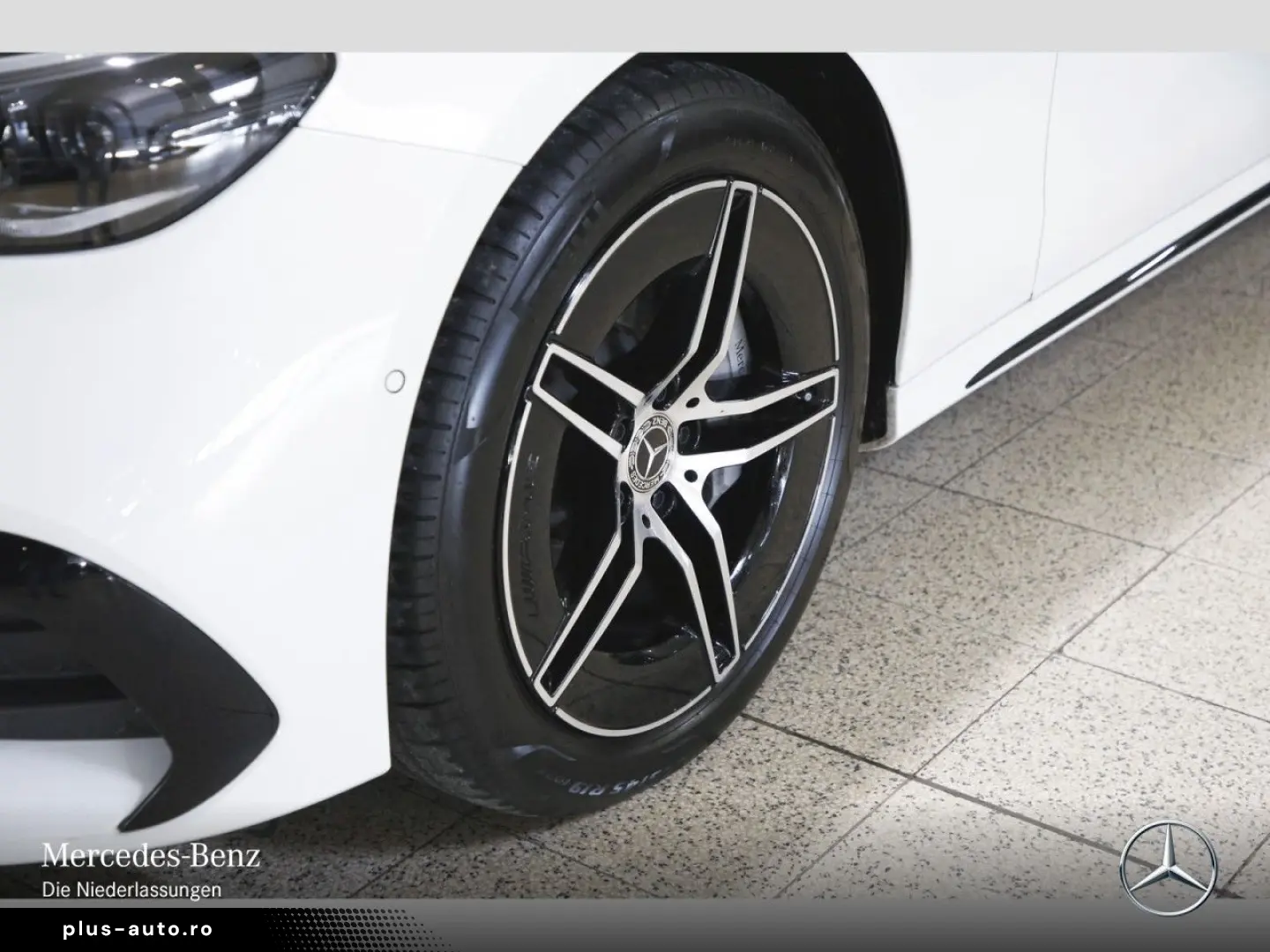 MERCEDES-BENZ E400e4M AMG PANO NIGHT SUPERSCREEN Burmester