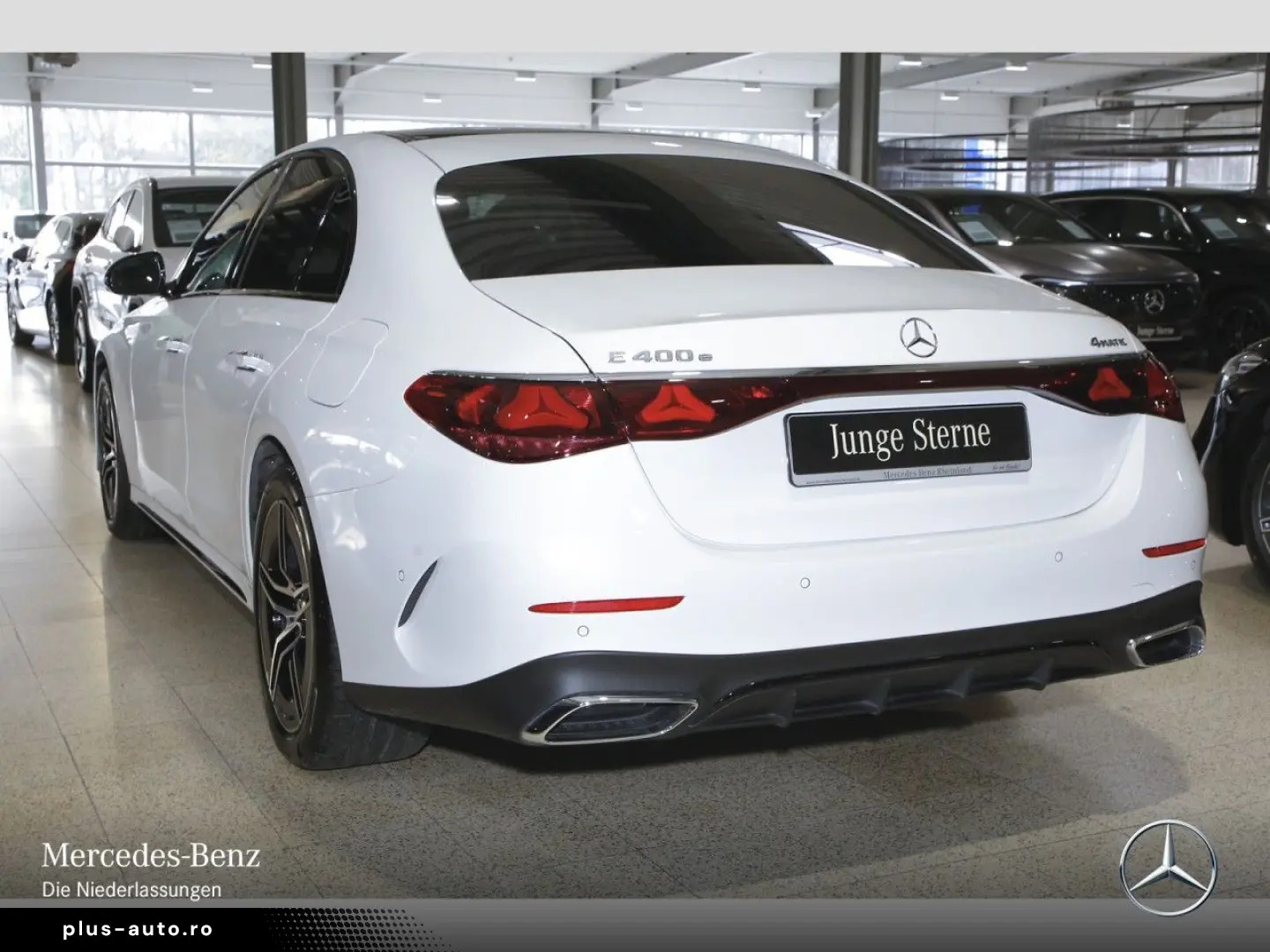 MERCEDES-BENZ E400e4M AMG PANO NIGHT SUPERSCREEN Burmester