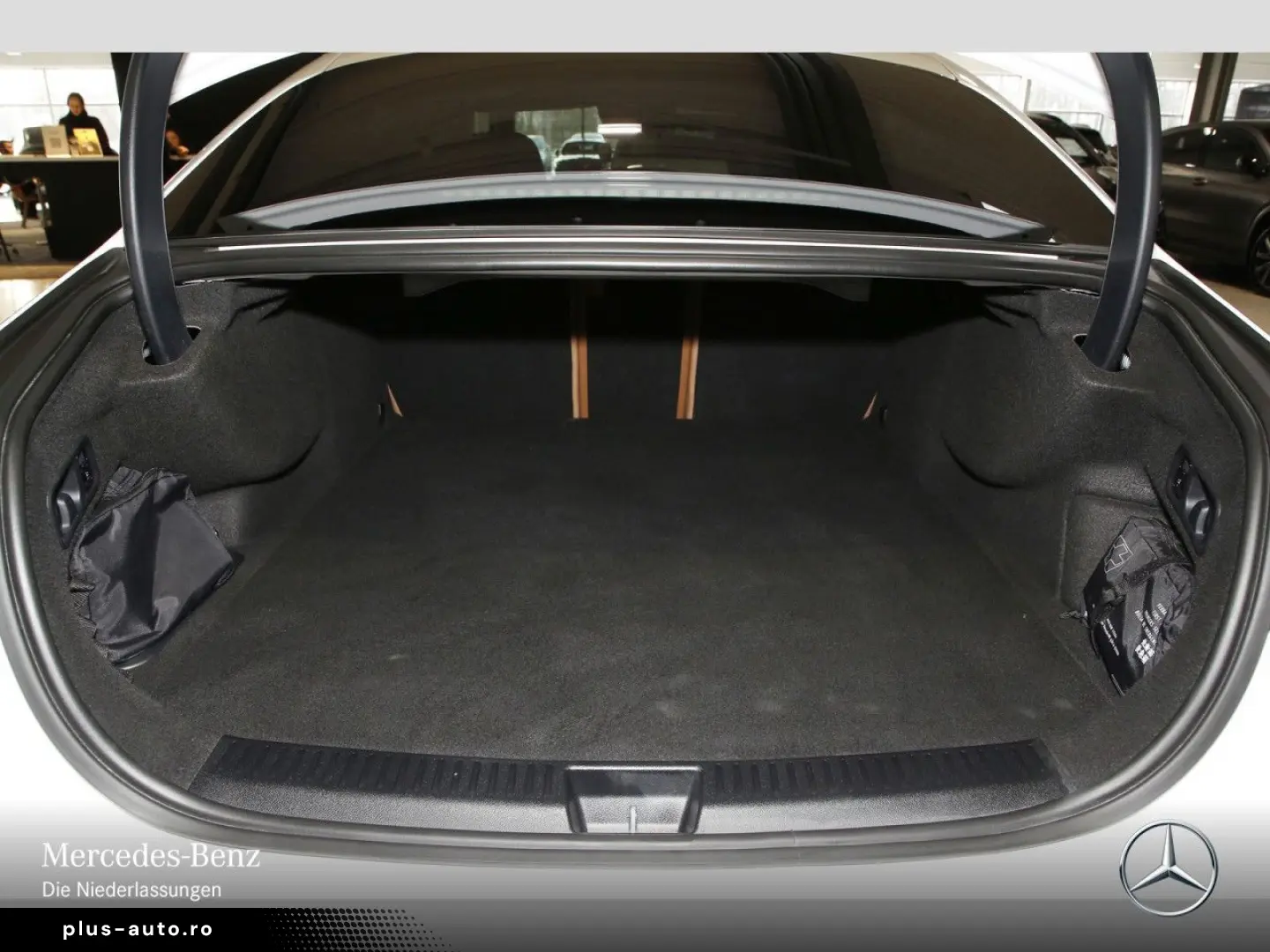 MERCEDES-BENZ E400e4M AMG PANO NIGHT SUPERSCREEN Burmester