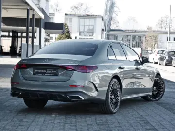 MERCEDES-BENZ E 400 e 4M AMG Superscreen Pano Distronic 360