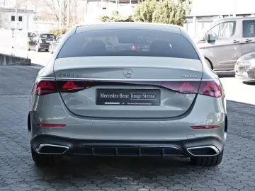 MERCEDES-BENZ E 400 e 4M AMG Superscreen Pano Distronic 360