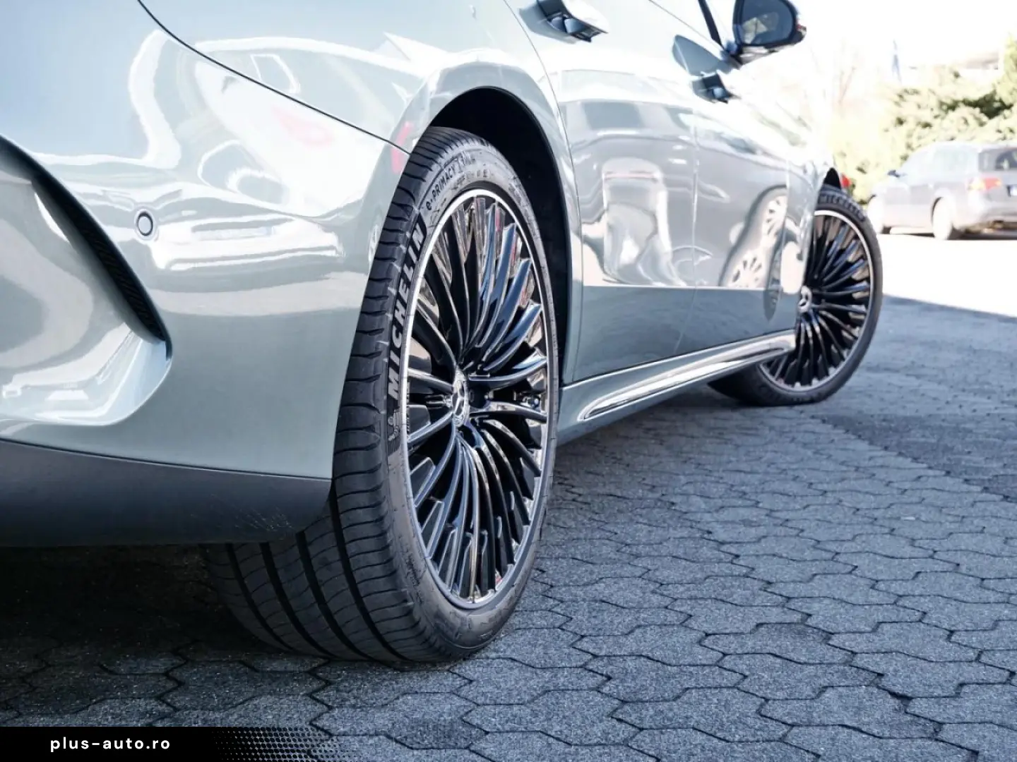 MERCEDES-BENZ E 400 e 4M AMG Superscreen Pano Distronic 360