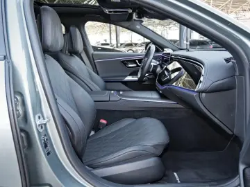 MERCEDES-BENZ E 400 e 4M AMG Superscreen Pano Distronic 360