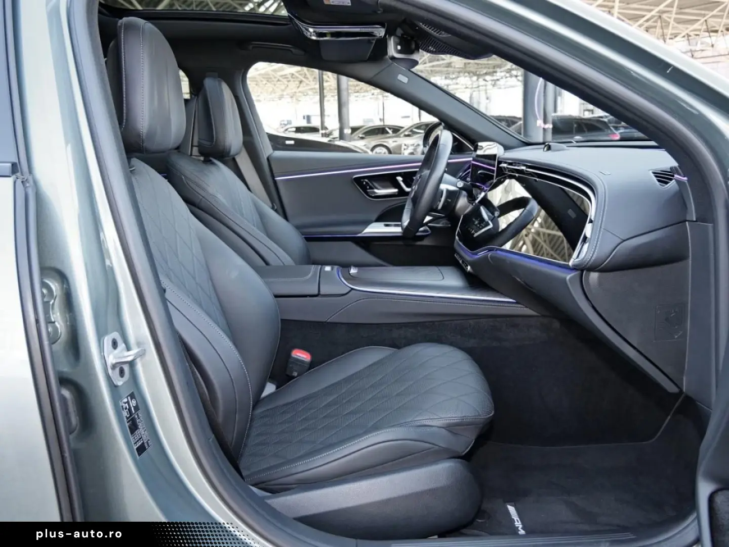 MERCEDES-BENZ E 400 e 4M AMG Superscreen Pano Distronic 360