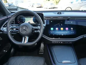 MERCEDES-BENZ E 400 e 4M AMG Superscreen Pano Distronic 360