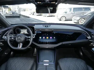MERCEDES-BENZ E 400 e 4M AMG Superscreen Pano Distronic 360