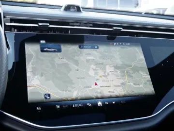 MERCEDES-BENZ E 400 e 4M AMG Superscreen Pano Distronic 360