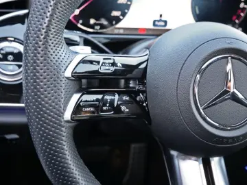 MERCEDES-BENZ E 400 e 4M AMG Superscreen Pano Distronic 360