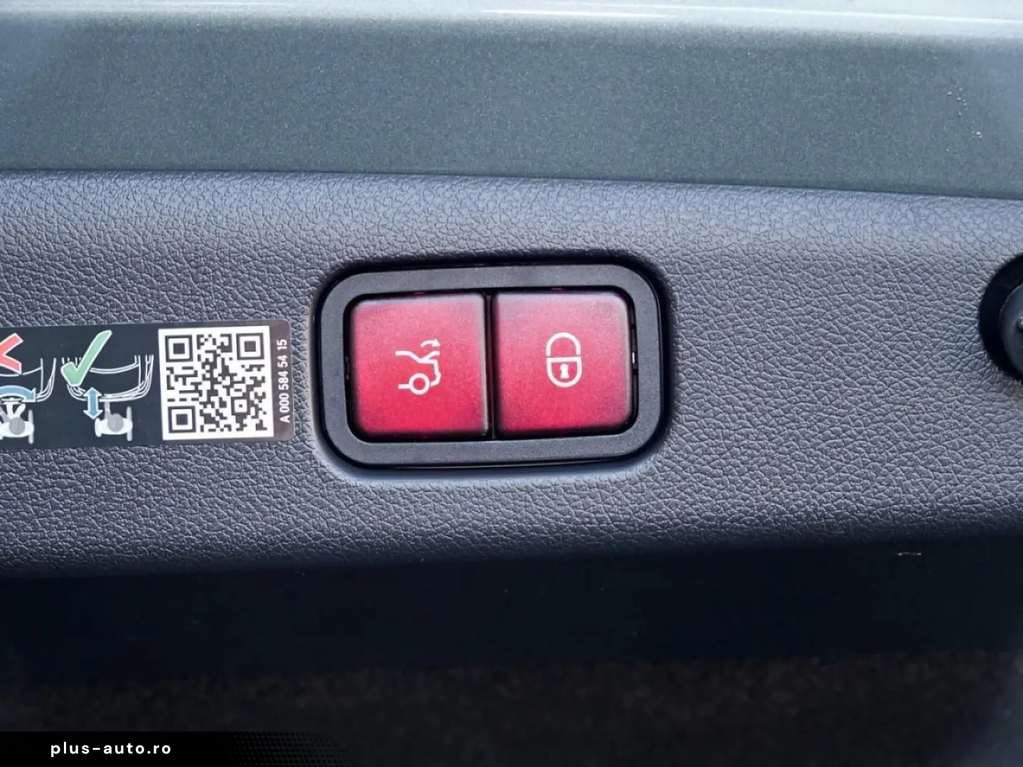 MERCEDES-BENZ E 400 e 4M AMG Superscreen Pano Distronic 360