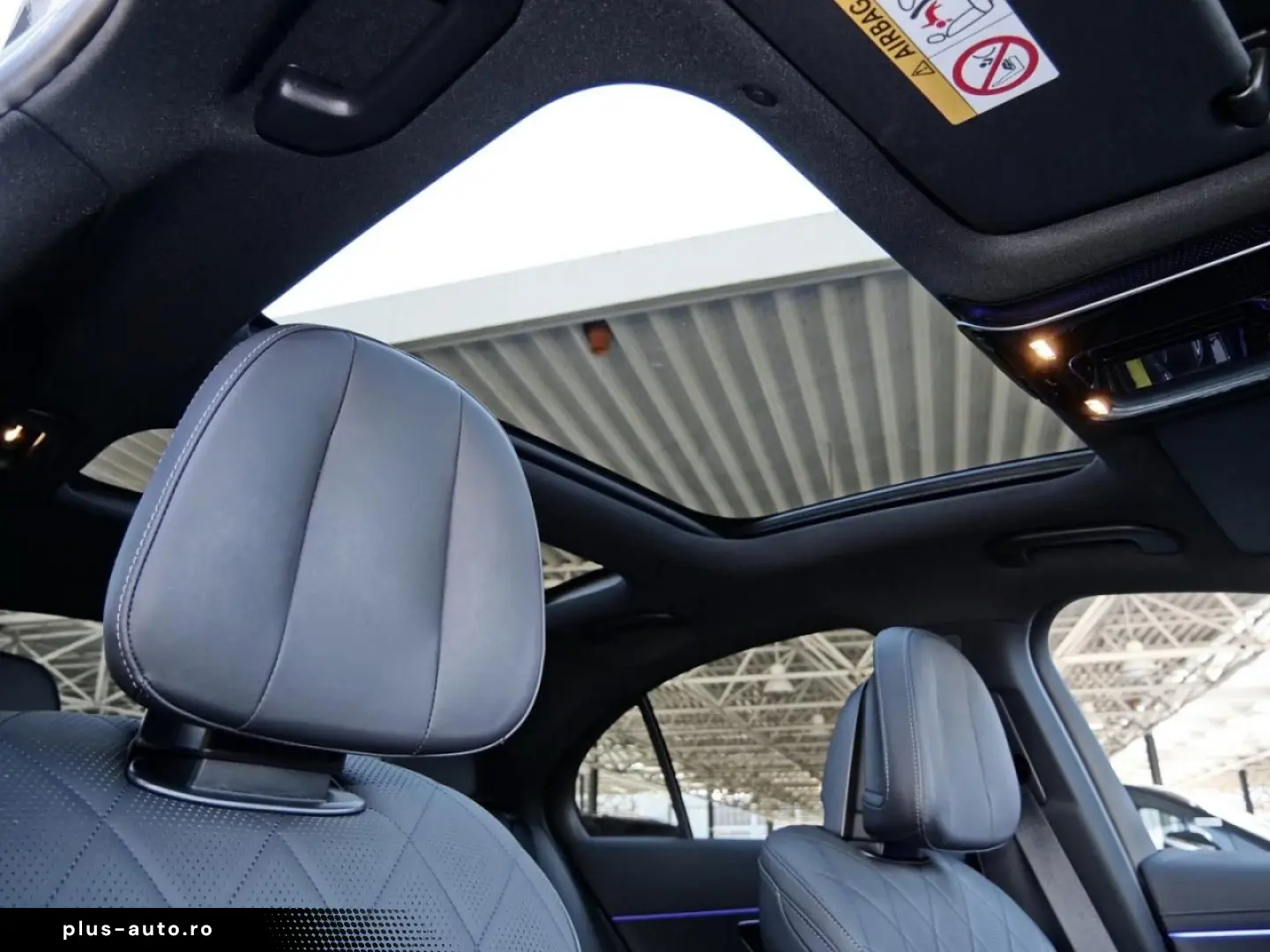 MERCEDES-BENZ E 400 e 4M AMG Superscreen Pano Distronic 360