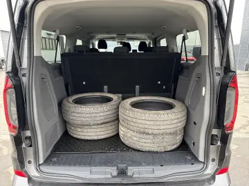 VOLKSWAGEN TRANSPORTER CARAVELLE